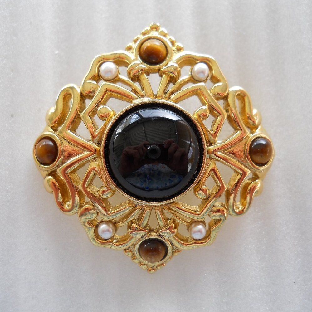 Avante - Art Deco Pin  330